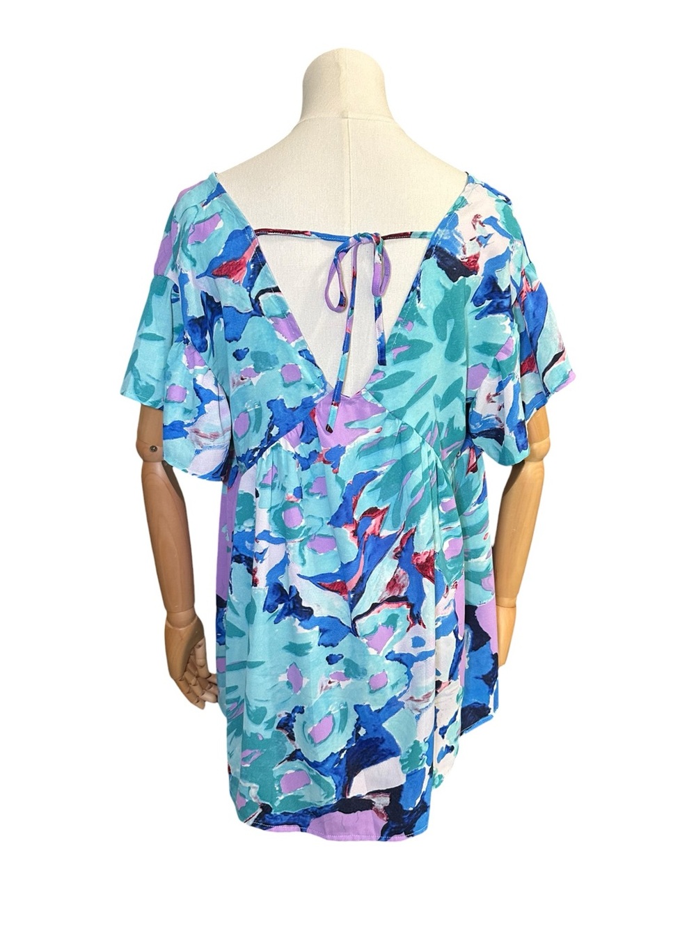 entro V-Neck Flutter Sleeve Blouse in Aqua & Lilac Floral - Picture 7 of 10